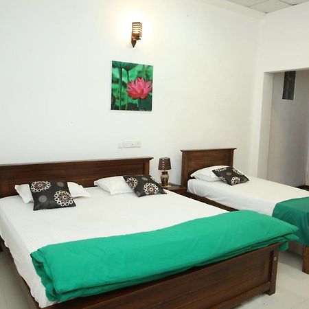 Lotus Dreams Guesthouse Weligama Bagian luar foto