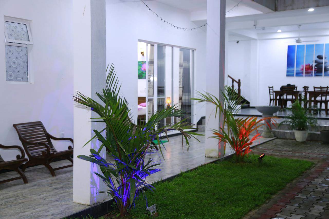 Lotus Dreams Guesthouse Weligama Bagian luar foto