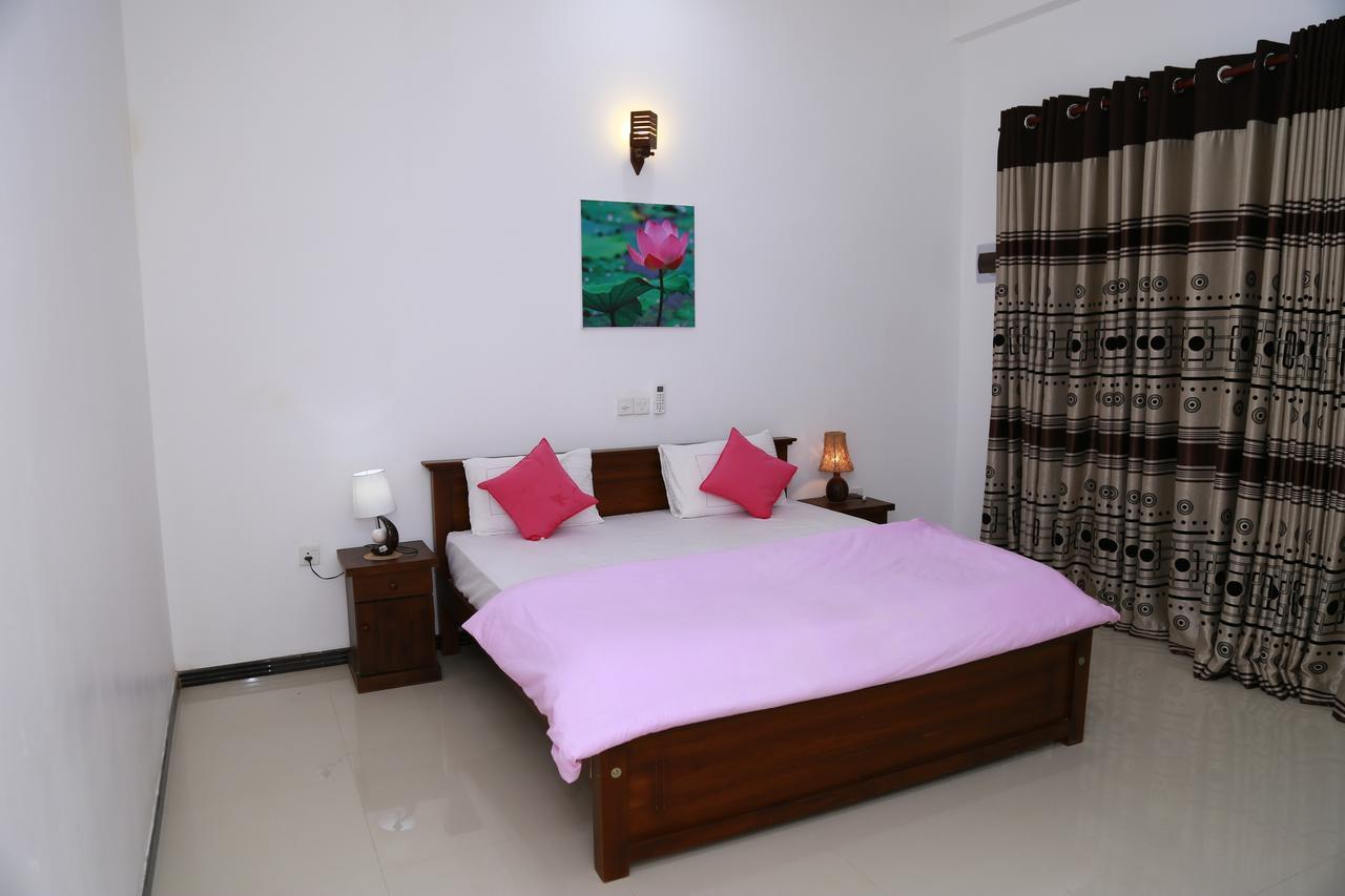 Lotus Dreams Guesthouse Weligama Bagian luar foto