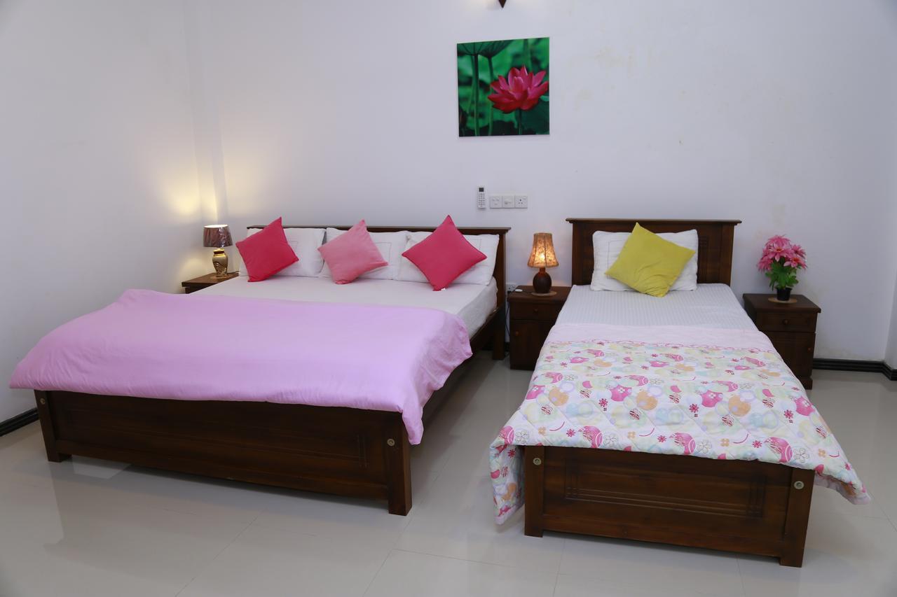 Lotus Dreams Guesthouse Weligama Bagian luar foto