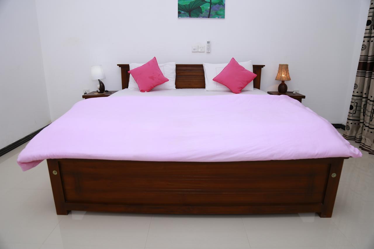 Lotus Dreams Guesthouse Weligama Bagian luar foto