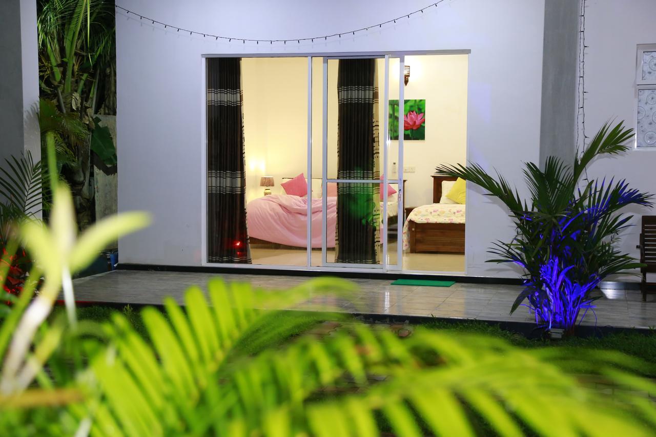 Lotus Dreams Guesthouse Weligama Bagian luar foto