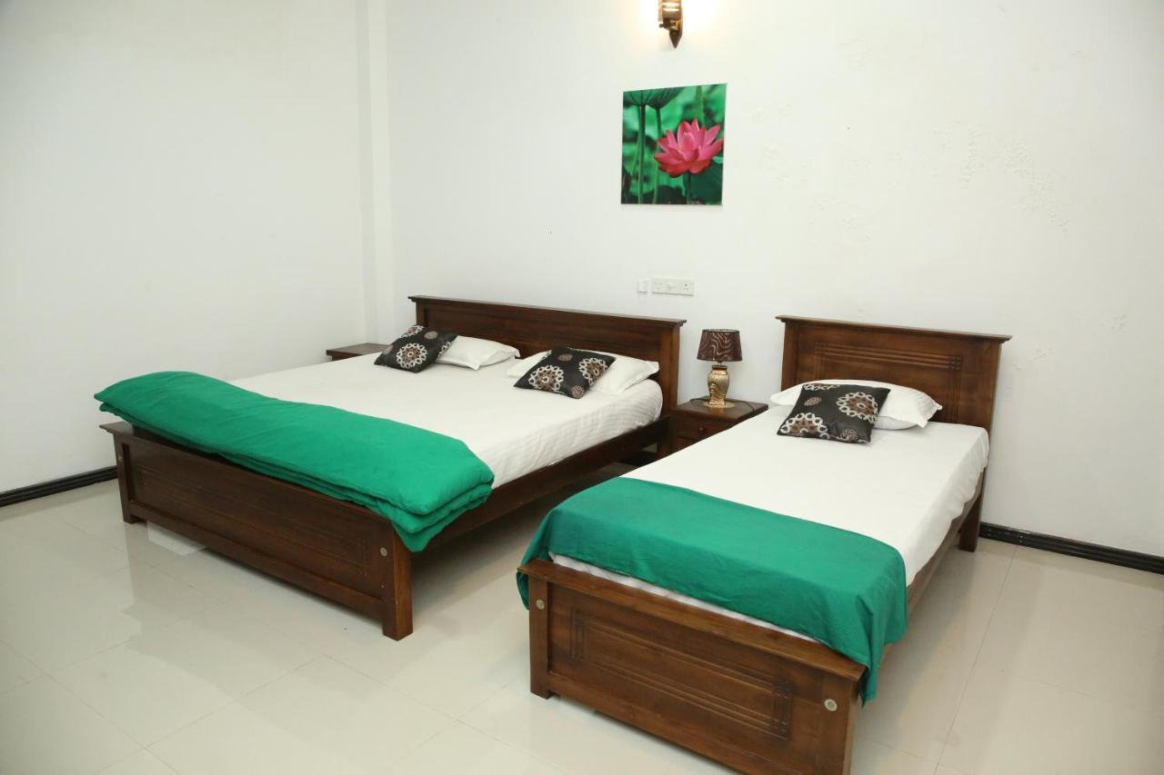 Lotus Dreams Guesthouse Weligama Bagian luar foto